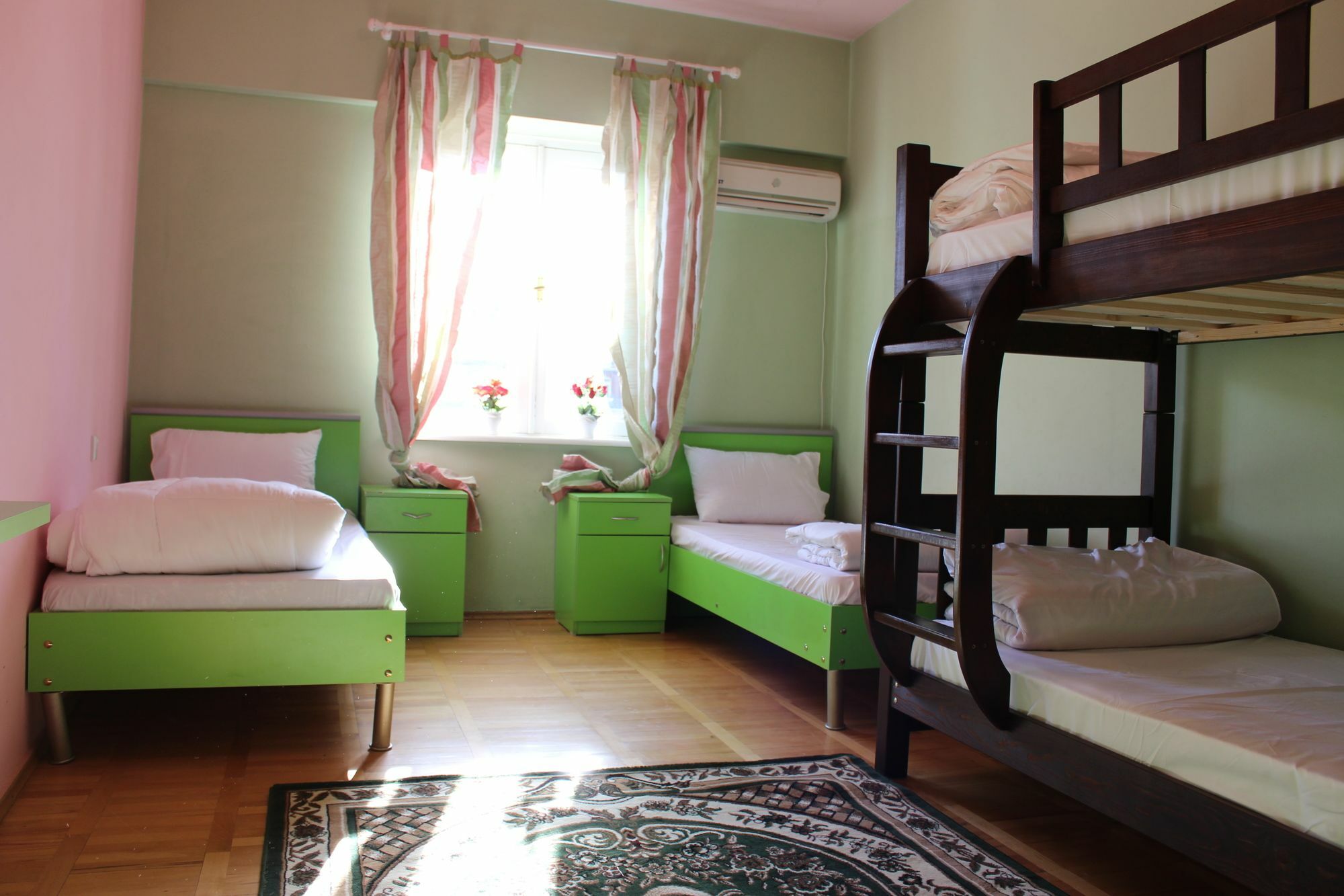 Herrmas Hostel Tbilisi ภายนอก รูปภาพ